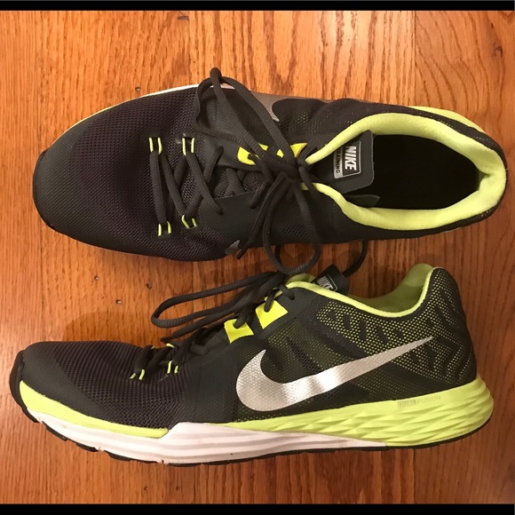 cross trainer sneakers nike